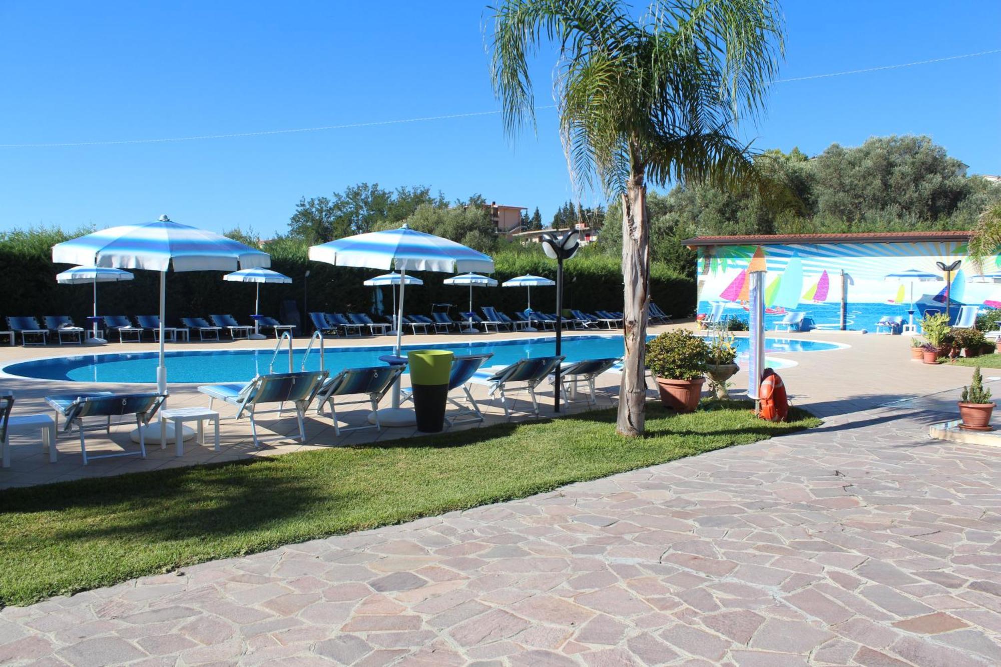 Club Esse Aquilia Beach Village Badolato Marina Exterior foto