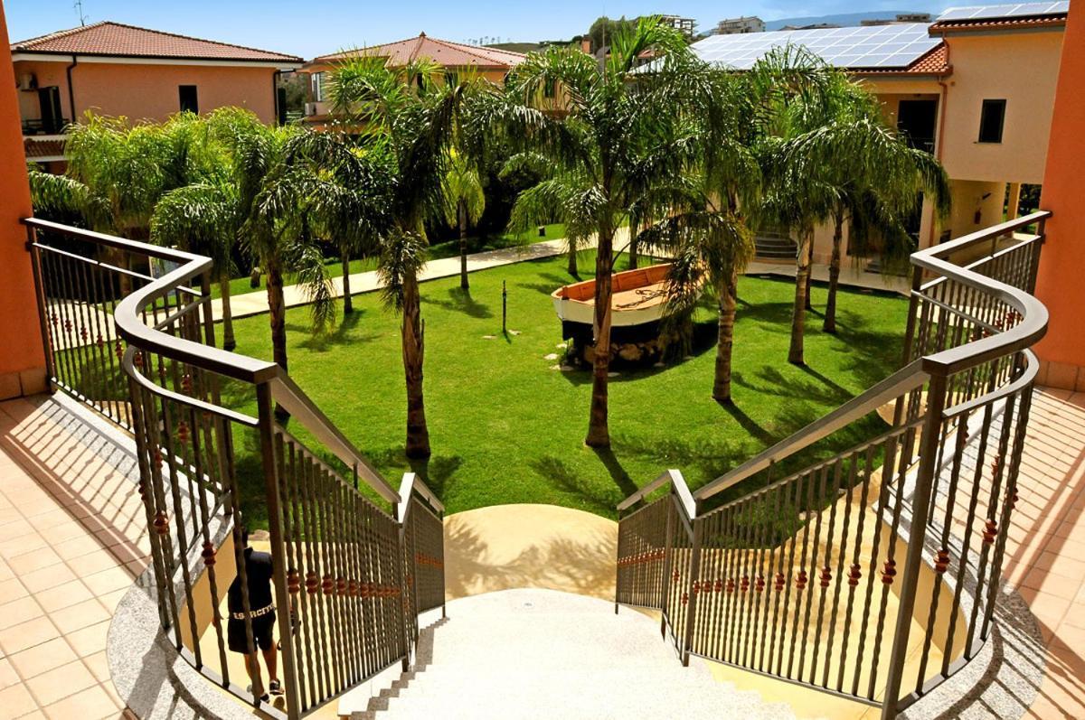Club Esse Aquilia Beach Village Badolato Marina Exterior foto