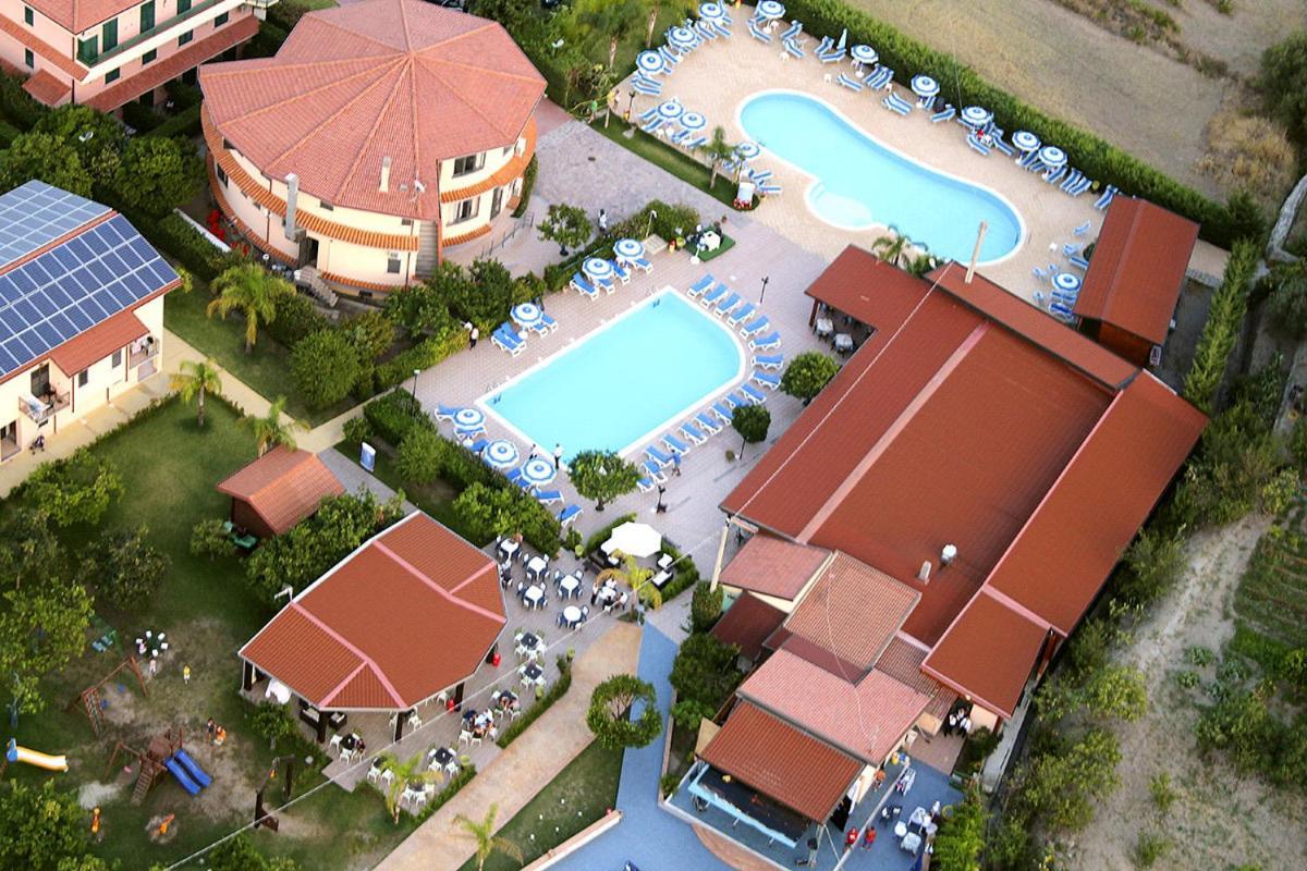 Club Esse Aquilia Beach Village Badolato Marina Exterior foto