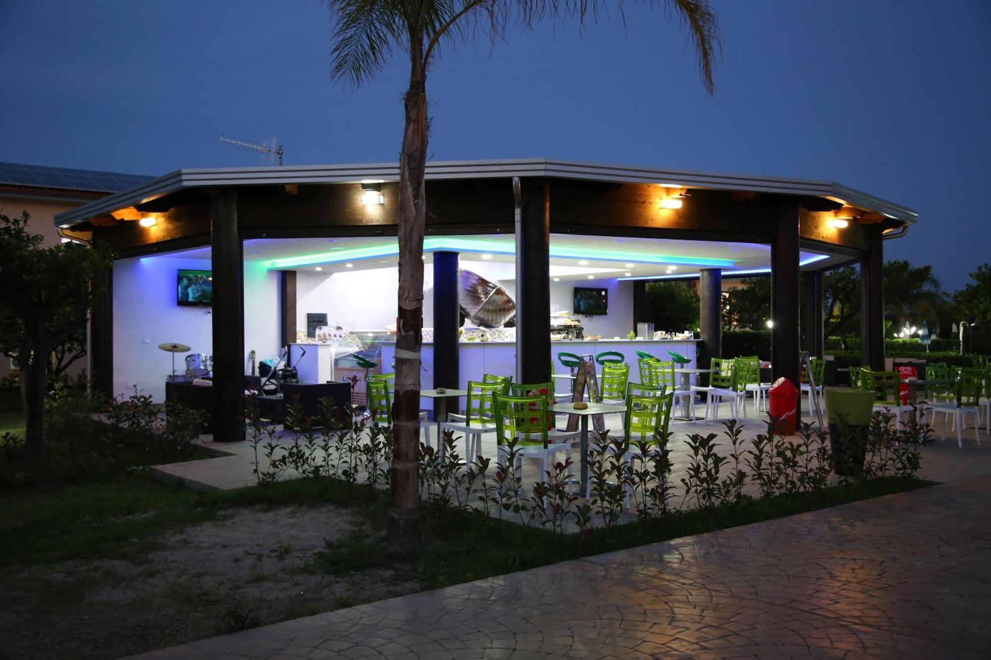 Club Esse Aquilia Beach Village Badolato Marina Exterior foto